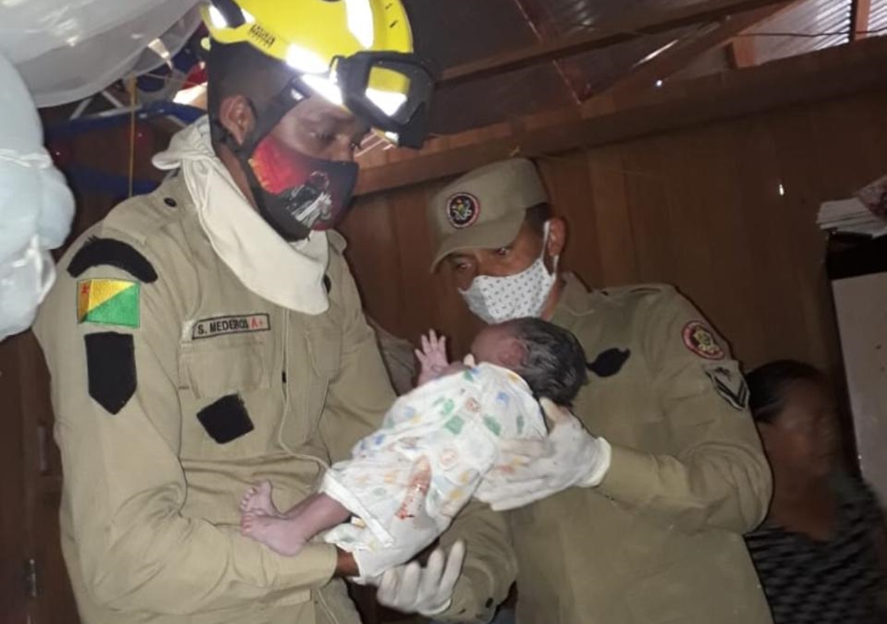 Bombeiros realizam parto de emergência em residência no interior do Acre