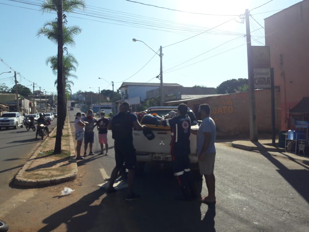 Mulher vai parar em cima da carroceria de carro após acidente na Getúlio Vargas