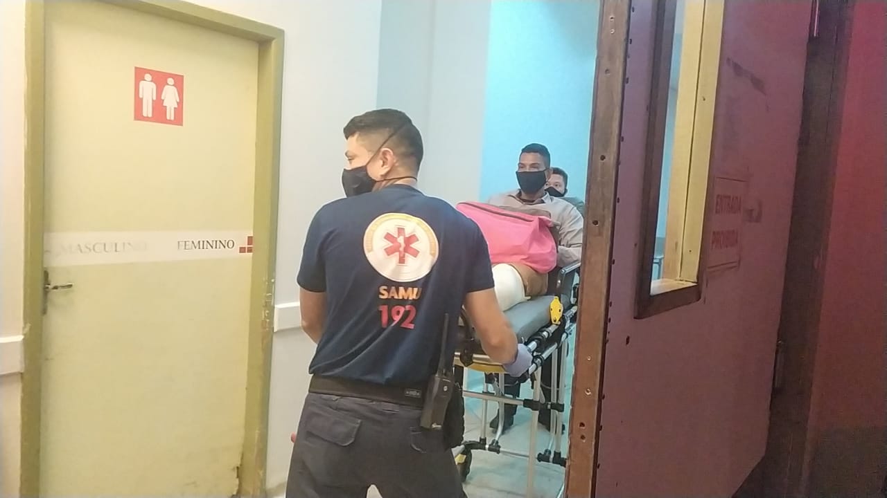 Homem que trafegava sem capacete sofre acidente e quebra perna