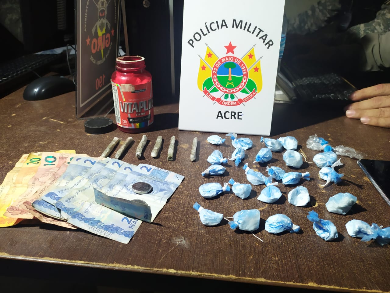 Força Tática prende duas pessoas por tráfico de drogas no bairro Conquista