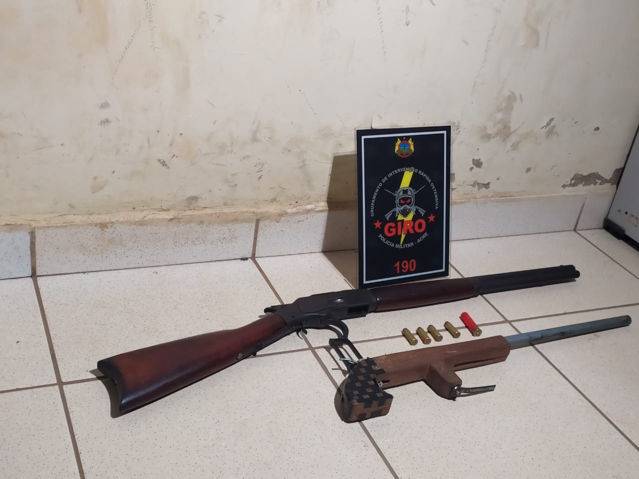 Companhia Giro prende monitorado com duas armas de fogo na Baixada da Sobral