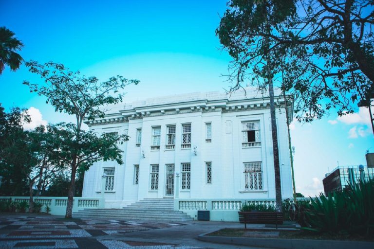 Com secretários ausentes, quatro secretarias e Iteracre ganham novos comandos