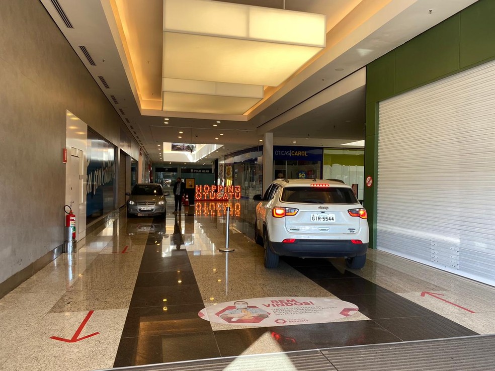 Shopping de Botucatu-SP suspende drive-thru nos corredores das lojas