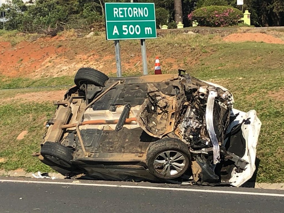 Motorista capota BMW e mata funcionário de concessionária que fazia limpeza de canteiro, diz PRF
