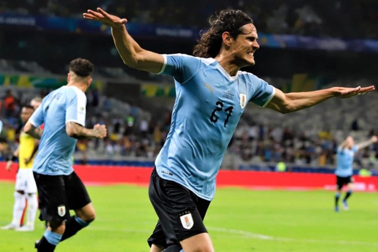 Alvo de Boca e Corinthians, Cavani decide rumar para o Barcelona, afirma TV