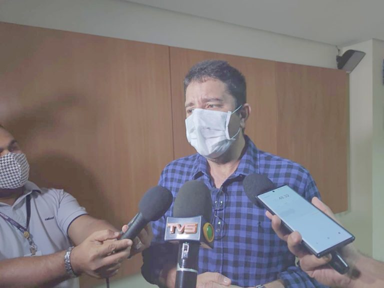 Gladson deve viajar ainda neste domingo para buscar primeiro lote de vacinas contra covid