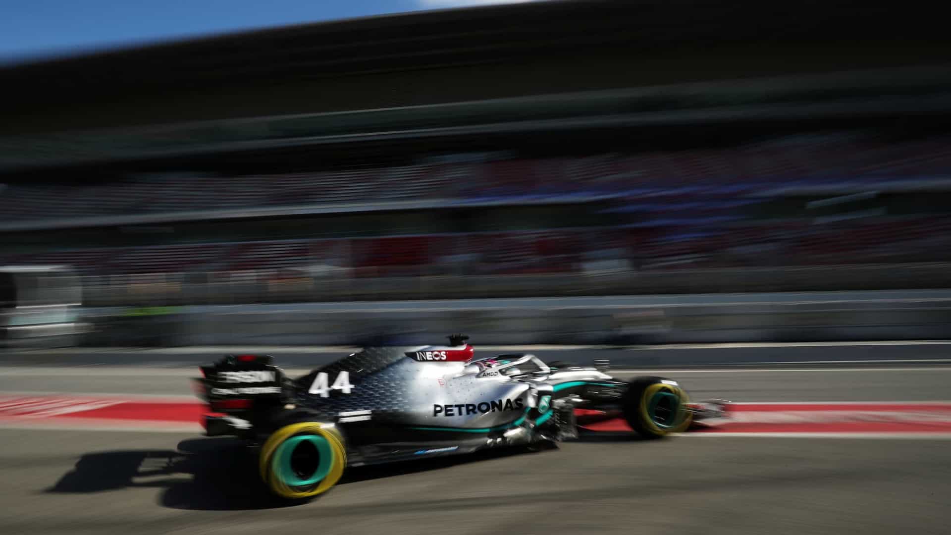 Hamilton bate recorde na Hungria e é o 1º piloto com 90 pontos na F1