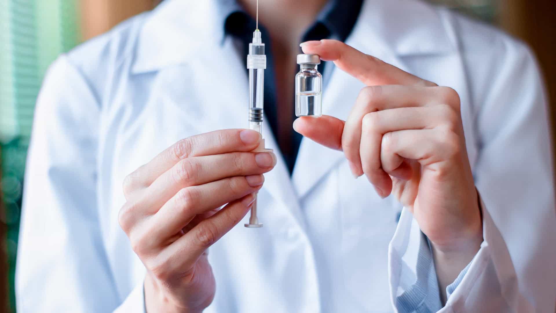 Processo para vacina pode cair de 2 anos para 6 meses, diz OMS