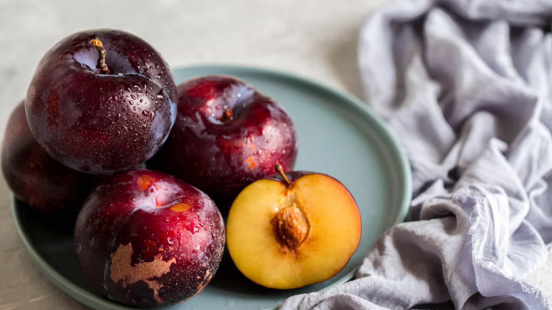 Frutas e legumes que deve (sempre) comer com a pele
