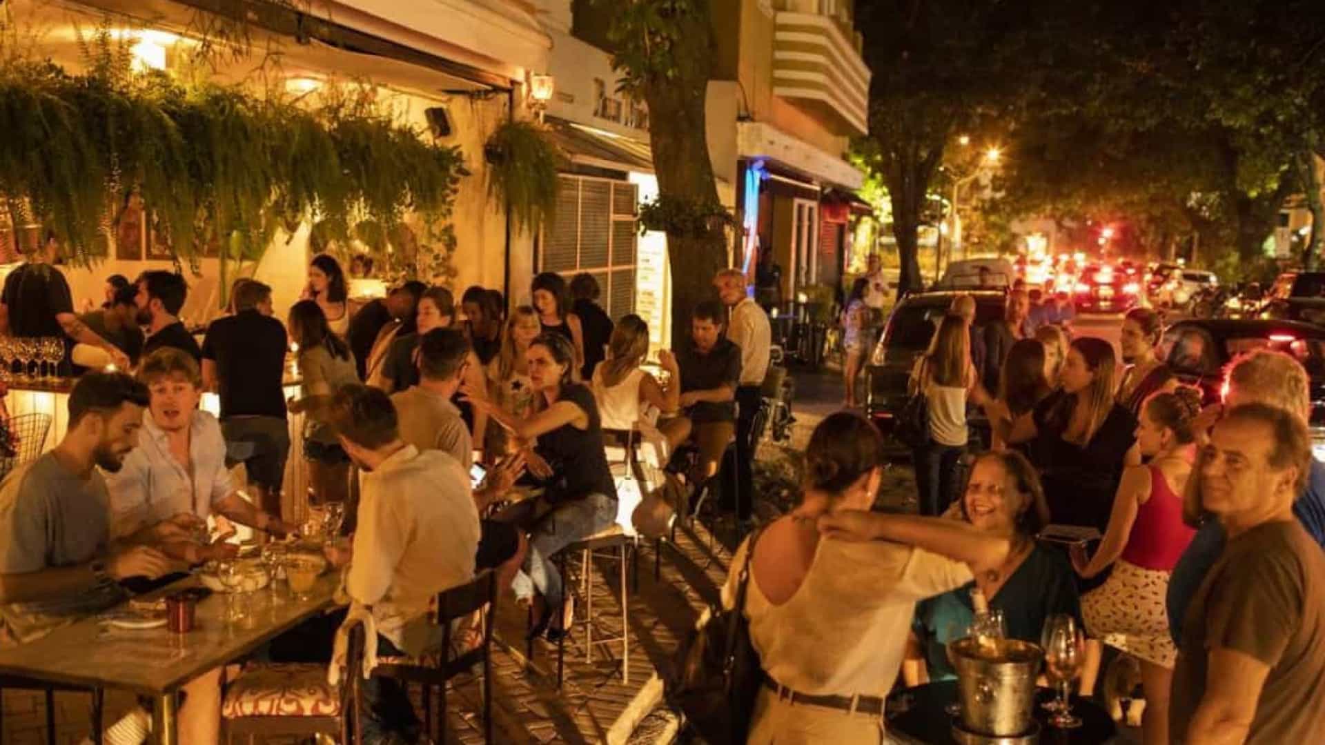 São Paulo proíbe bares de atender clientes na calçada; veja regras