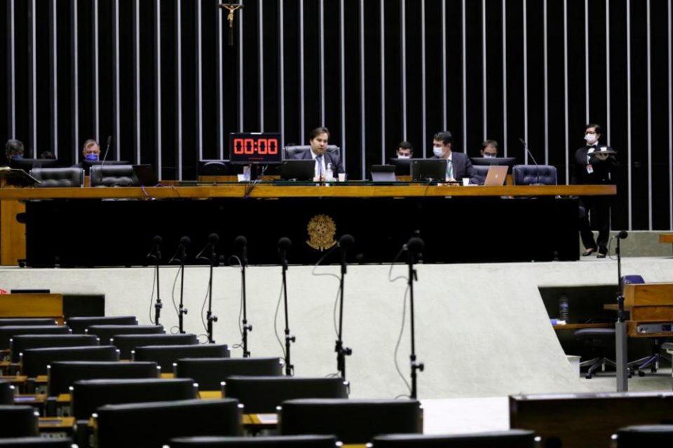 Câmara aprova auxílio de até R$ 6 mil a agricultoras chefes de família