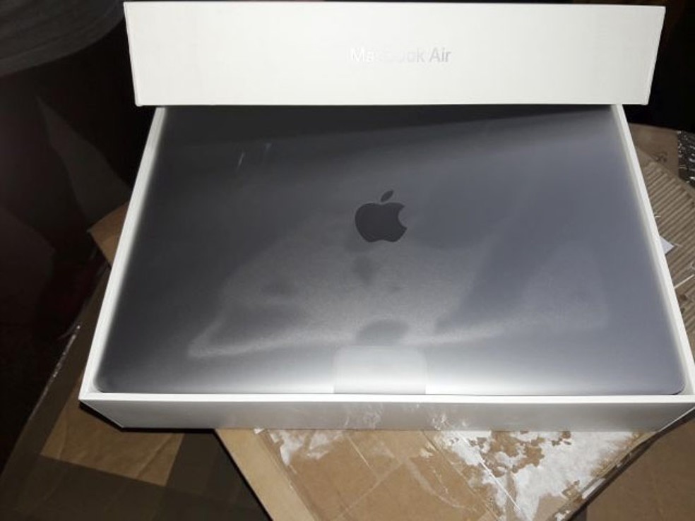 Leilão da Receita Federal tem iPhone 8 e MacBook por R$ 500