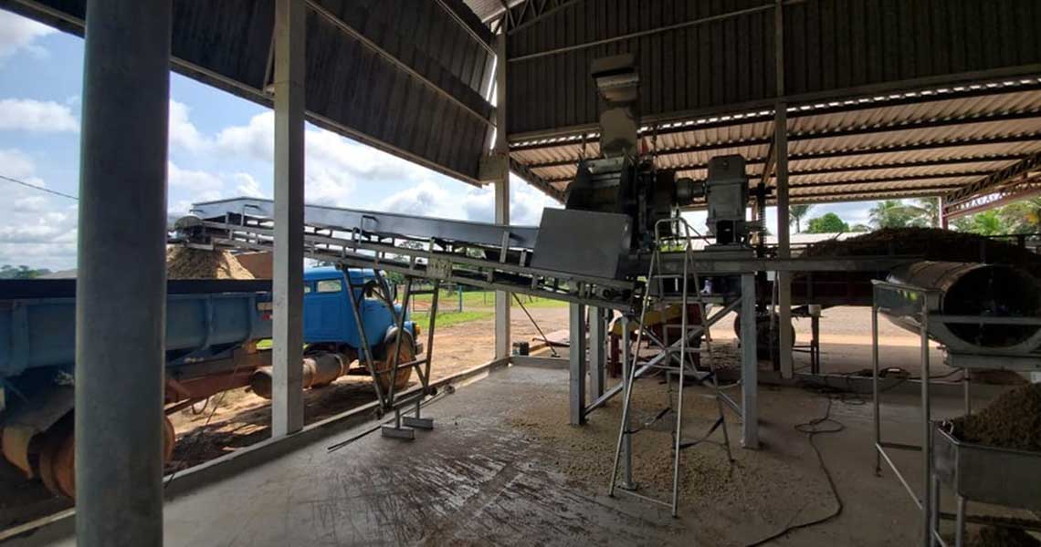 Fábrica acreana é destaque nacional por produzir álcool 70% em combate ao coronavírus
