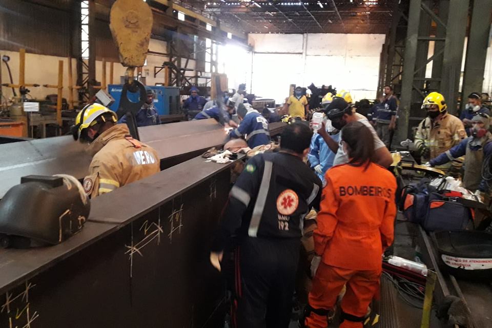 Funcionário morre após ser esmagado por viga de 2 toneladas em obra