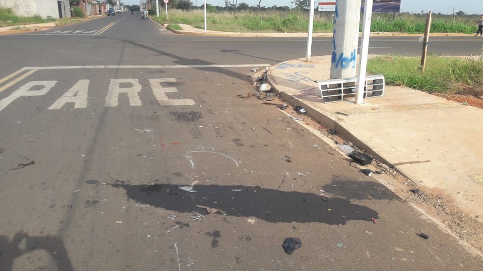 Adolescente de 16 anos que pilotava moto morre no hospital após colisão com camionete em Campo Grande