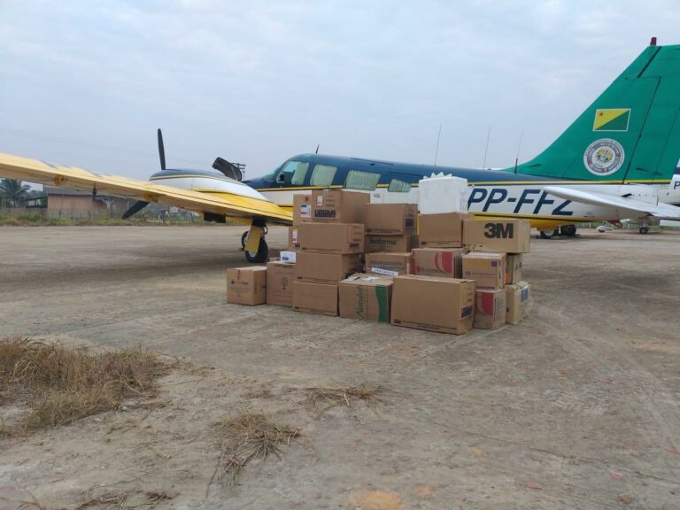 Governo entrega 400 quilos de medicamentos, oxigênio e EPIs em Jordão e Santa Rosa