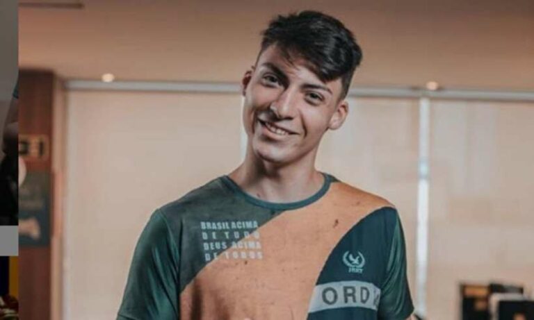 Filho mais novo de Bolsonaro está com covid-19