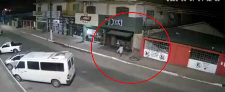 Ladrão invade residência e rouba bicicleta no centro de Cruzeiro do Sul; assista