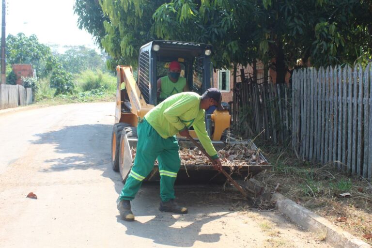 Prefeitura de Brasileia realiza limpeza urbana nas ruas e áreas públicas