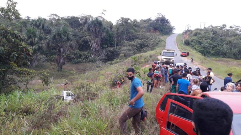 Acidente em estrada que liga Cruzeiro do Sul à Guajará mata criança e deixa vários feridos