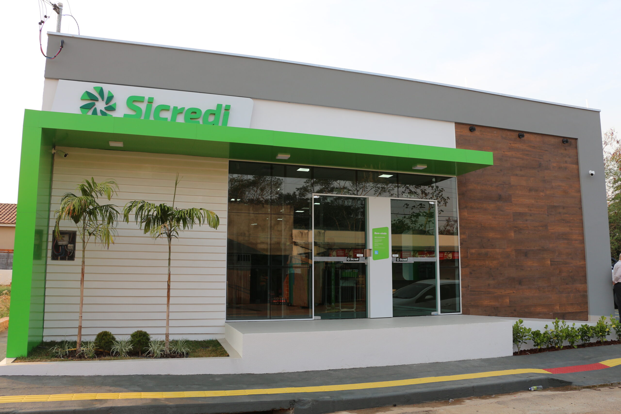 Sicredi inaugura agência em Vale de São Domingos