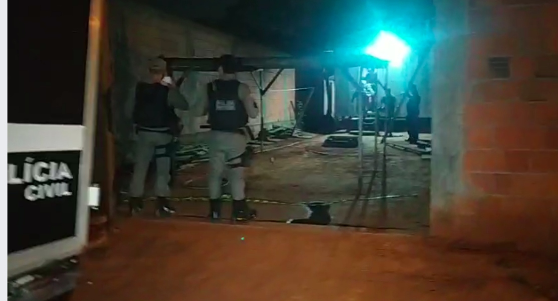Criminosos invadem casa de policial no Calafate que reage, mata um e deixa outro ferido