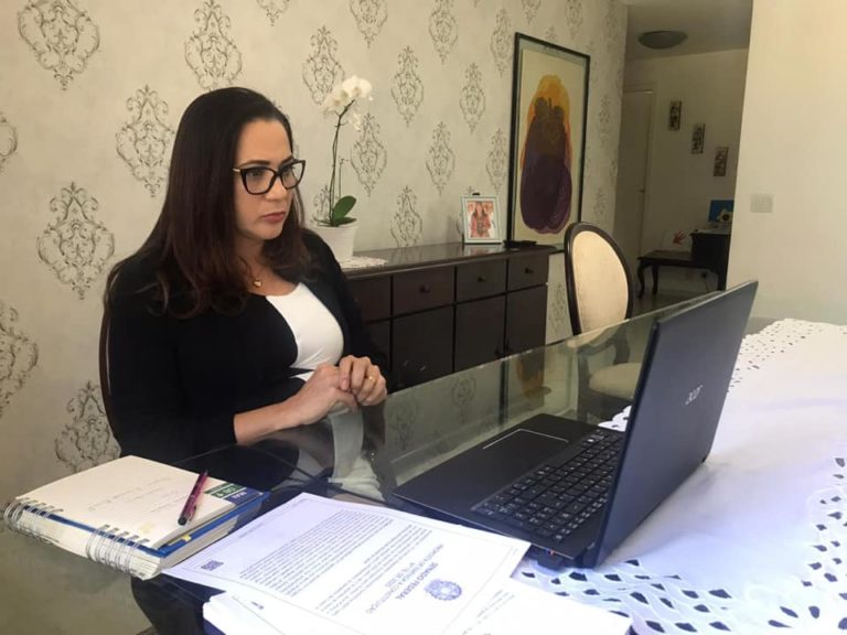 Mailza Gomes vota a favor de PL que facilita revalidação de diplomas estrangeiros