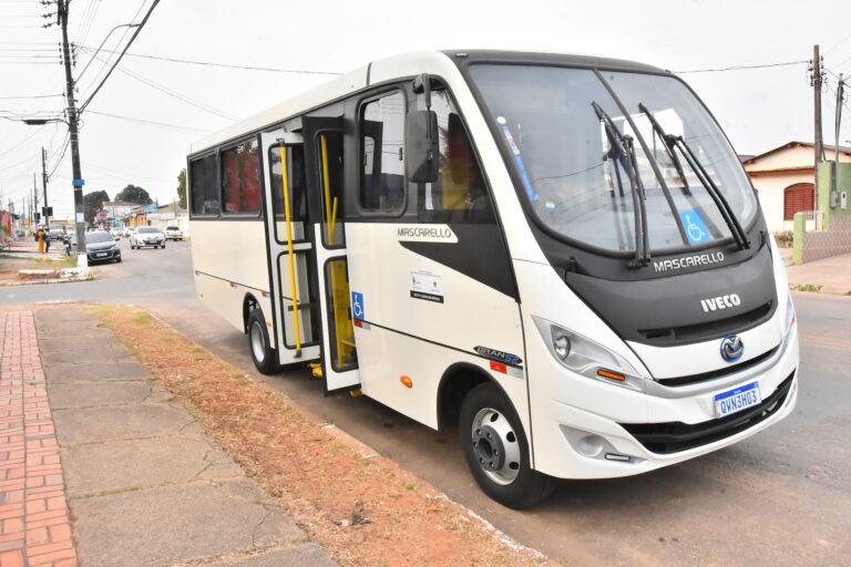 Instituições sociais são contempladas com equipamentos musicais e micro-ônibus