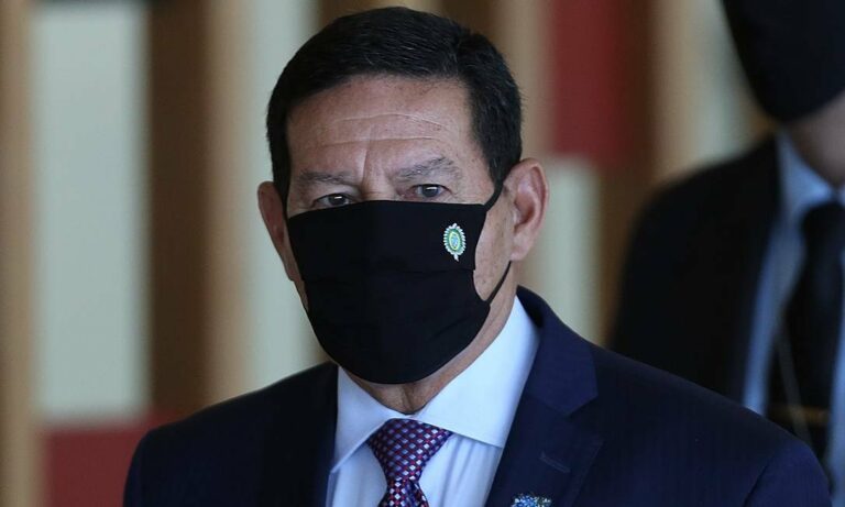 Mourão diz que combate a desmatamento e queimadas vai continuar