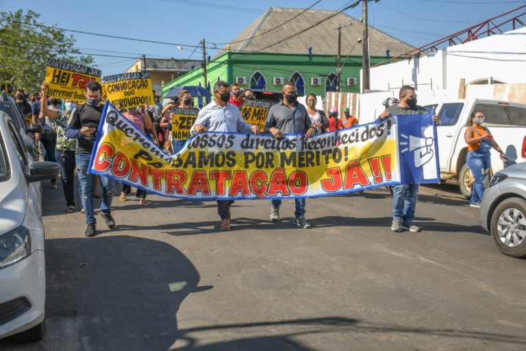 Apoio: prefeito Ilderlei protesta junto com aprovados no concurso da prefeitura pedindo contratação
