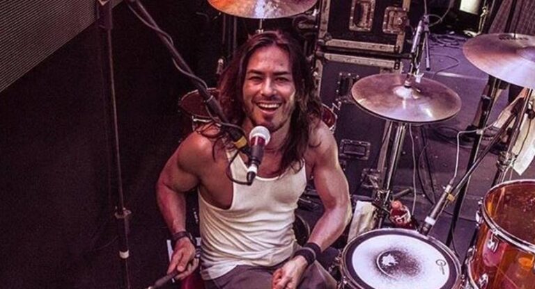 Após acusações de pedofilia, Japinha é expulso do CPM22