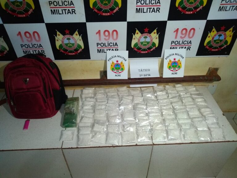 Jovem é preso com maconha e cocaína escondidas na mochila