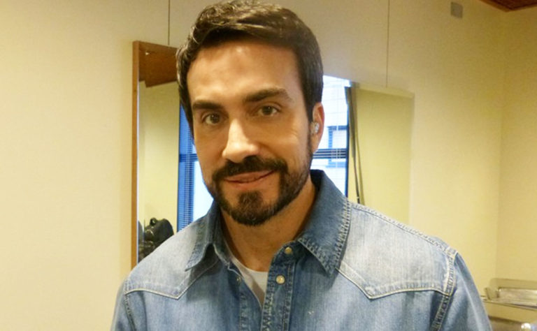 Padre Fábio de Melo se diverte ao mostrar novo visual e tatuagem