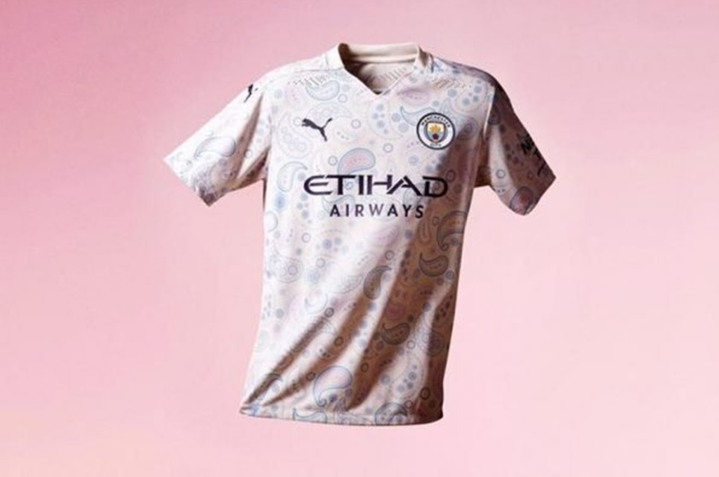 Pijamão? Toalha? Papel higiênico? As reações à 3ª camisa do Manchester City