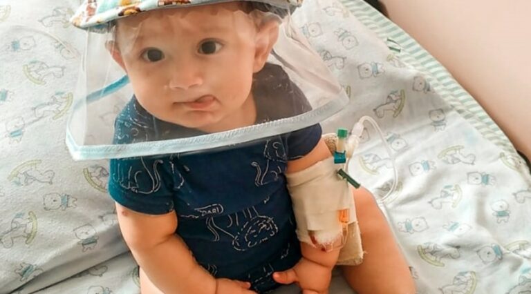 Bebê do AC com síndrome rara receberá medula do pai, mas precisa de sua ajuda