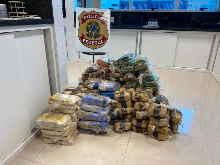 Caminhoneiro é preso com 160 quilos de cocaína e skunk na BR-364, no Acre