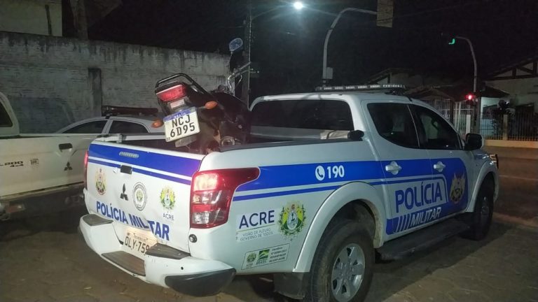 Durante assalto, criminosos deixam moto roubada e levam outra de cilindrada maior