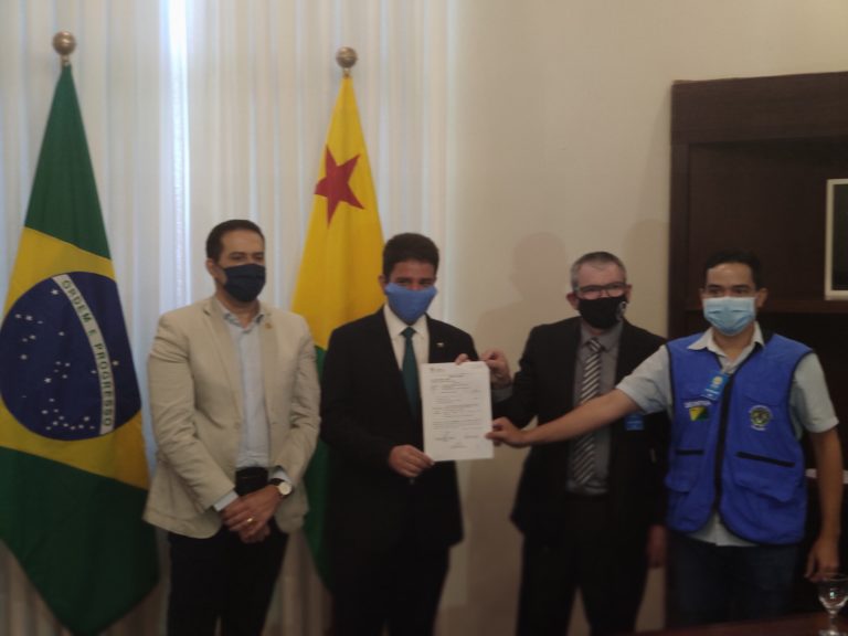 Gladson faz entrega máquinas e caminhões avaliados em mais de R$ 6 milhões