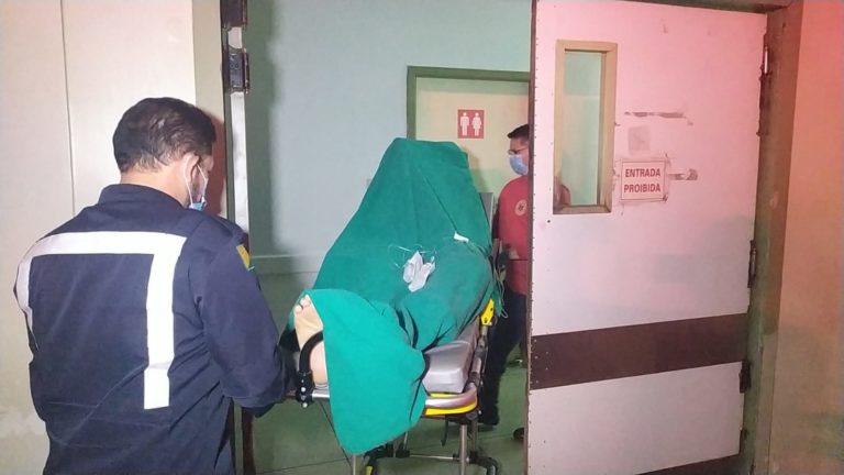 Vigilante dispara arma acidentalmente dentro do Into e tiro atinge a própria perna