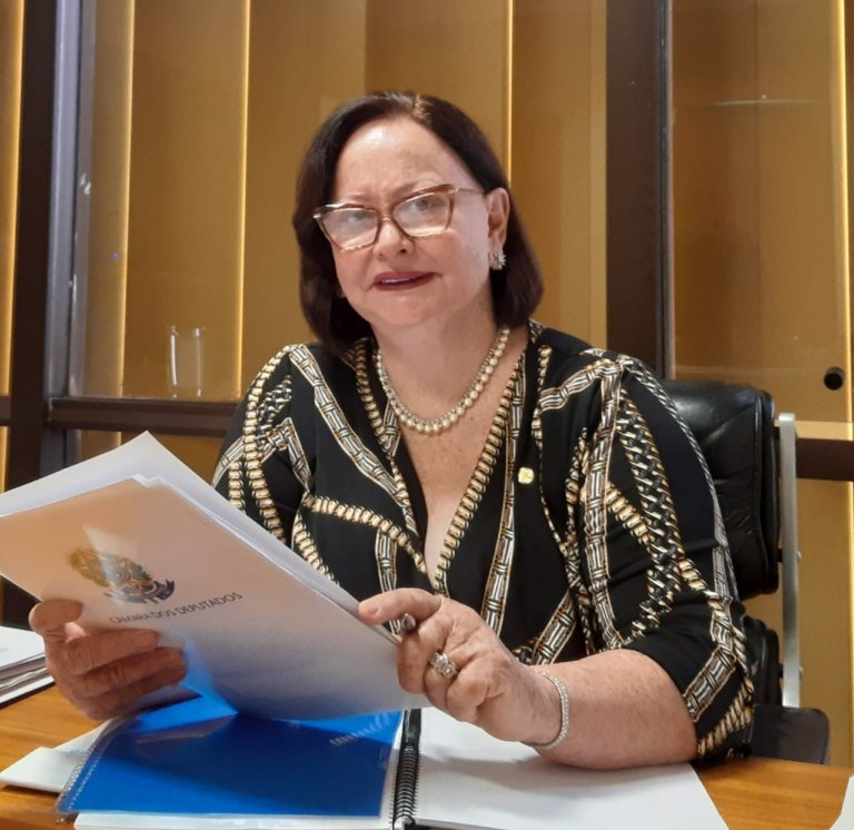 Deputada Vanda Milani diz que a voz feminina precisa ser usada na sua própria defesa