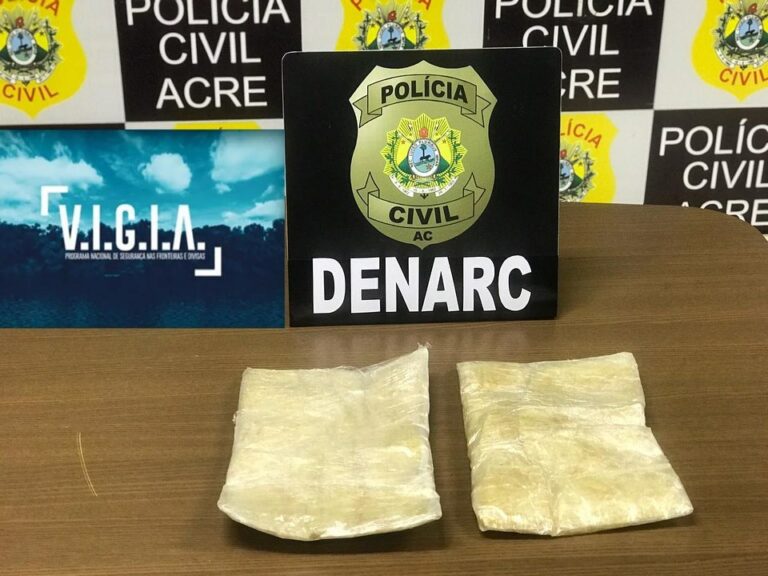 Mulher é presa portando mais de 1kg de cocaína em taxi que vinha da Bolívia