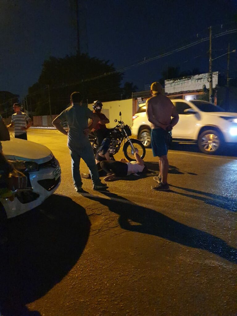 Jovem ciclista é atropelada na estrada Dias Martins na noite desta quinta