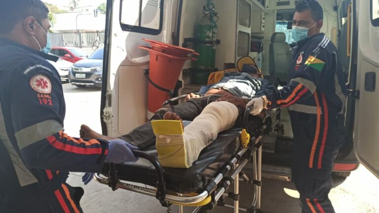 Homem que andava de bicicleta em ramal reage assalto e acaba baleado em Rio Branco