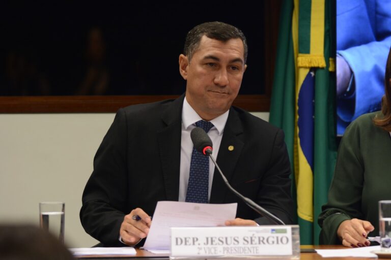 Jesus Sérgio cobra ao governo federal mais recursos para as universidades públicas em 2021