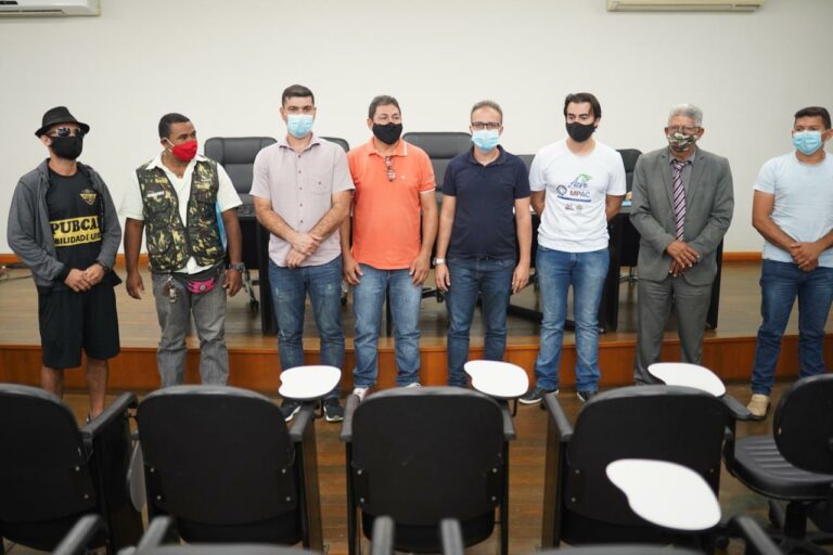 Governador em exercĂcio, Nicolau JĂșnior, comemora anĂșncio de voos da Passaredo para Cruzeiro do Sul