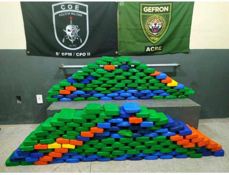 Mais de 215 quilos de cocaína são apreendidos em embarcação no Rio Juruá