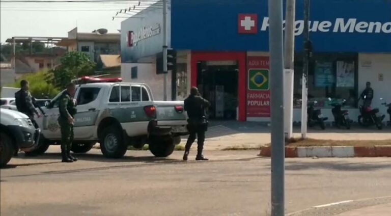 Quadrilha faz reféns durante assalto a farmácia e é presa pela PM em Cruzeiro do Sul