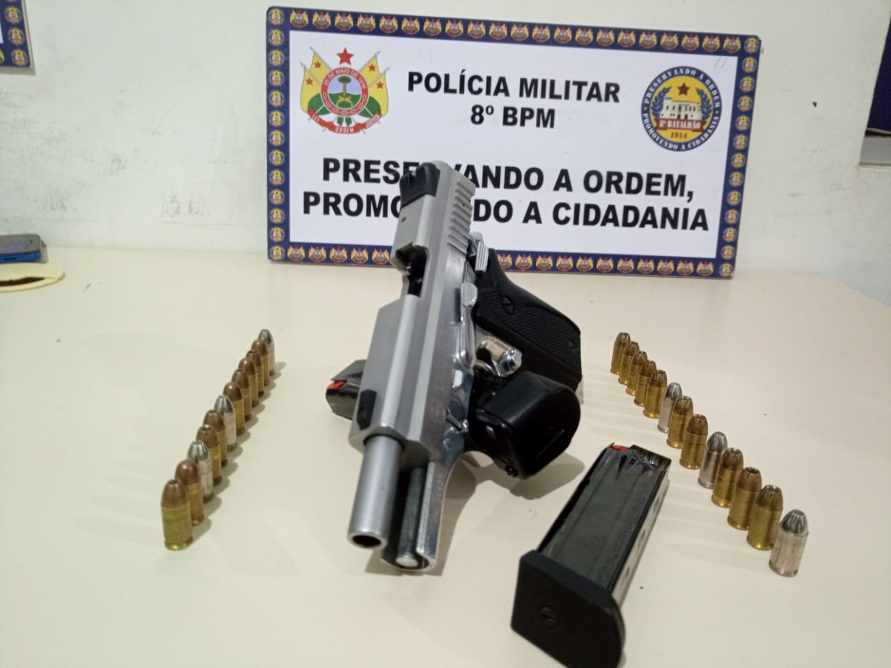 PM prende “segurança” de facção criminosa com pistola 380 entupida de munições