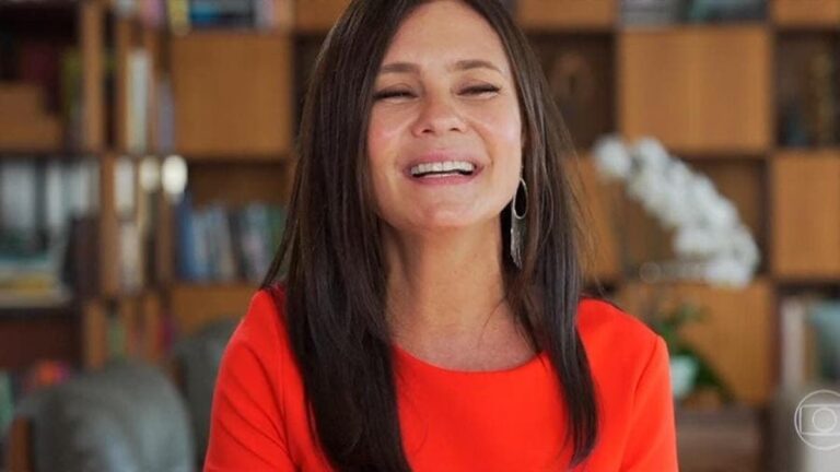 Adriana Esteves afirma que é fofoqueira e vira meme: “Representa o Twitter”