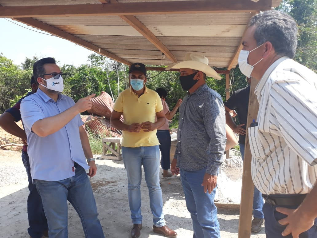 Alan Rick visita obras da ponte do ramal do Castanheira em Porto Acre